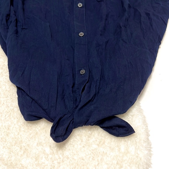 Old Navy Tie Knot Navy Linen Blend Button Down with Pleated Back Top - Picture 5 of 12